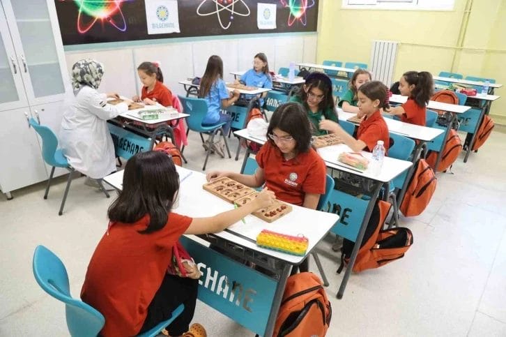 Konya büyükşehir belediyesi’nin öğrencilere yönelik faaliyetlerinden olan bilgehanelerde yaz okulu