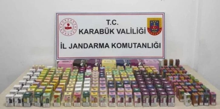 Karabük'te kaçak elektronik sigara operasyonu gerçekleştirildi.