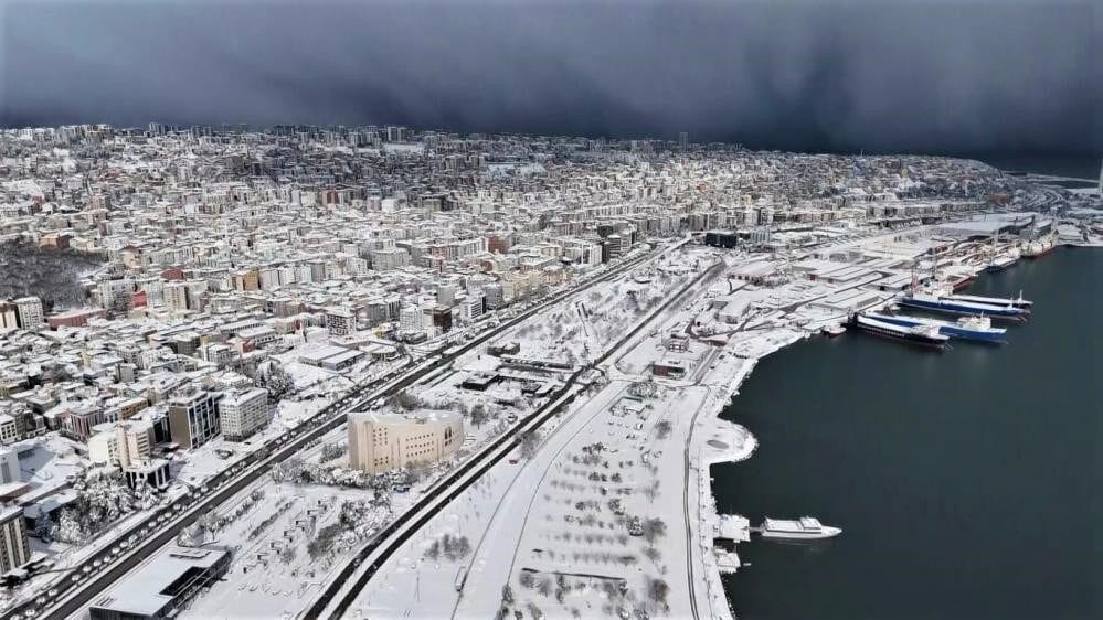 Samsun’da eğitime kar engeli sürüyor: 1 gün daha tatil Samsun Valisi Orhan Tavlı, olumsuz hava şartları nedeniyle 26 Şubat