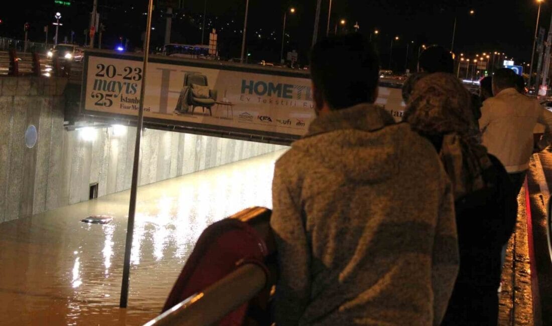 Kayseri’de akşam saatlerinde etkili olan sağanak nedeniyle su taşkınları meydana