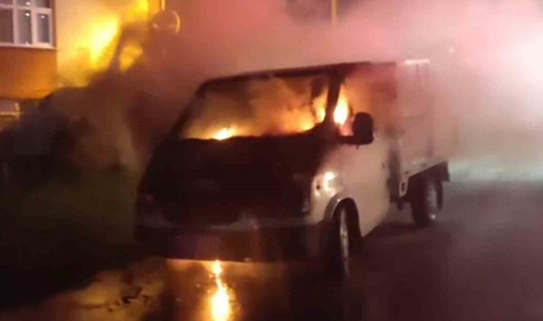 Samsun’da park halindeki kamyonet alev alev yandı. Olay, Canik ilçesi