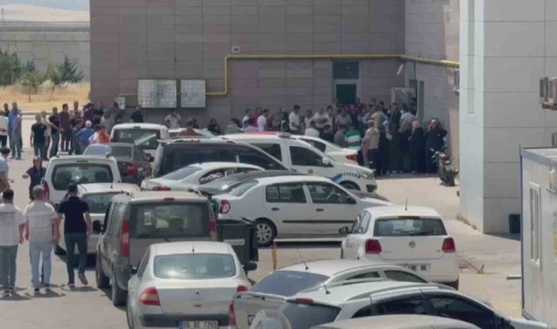 Ankara’nın Polatlı ilçesinde bir fabrikada boru tamiri yapmak isteyen 5