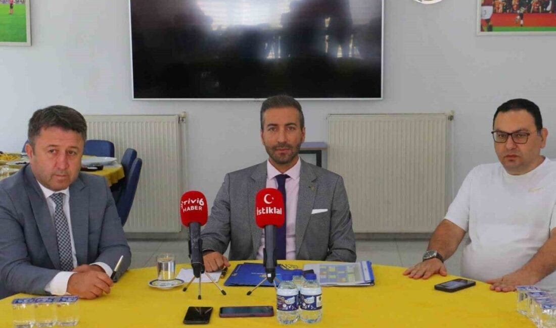 Ankaragücü Başkanı Gazi Ercüment Tekin, Ankara’daki basın mensuplarıyla sabah kahvaltısında
