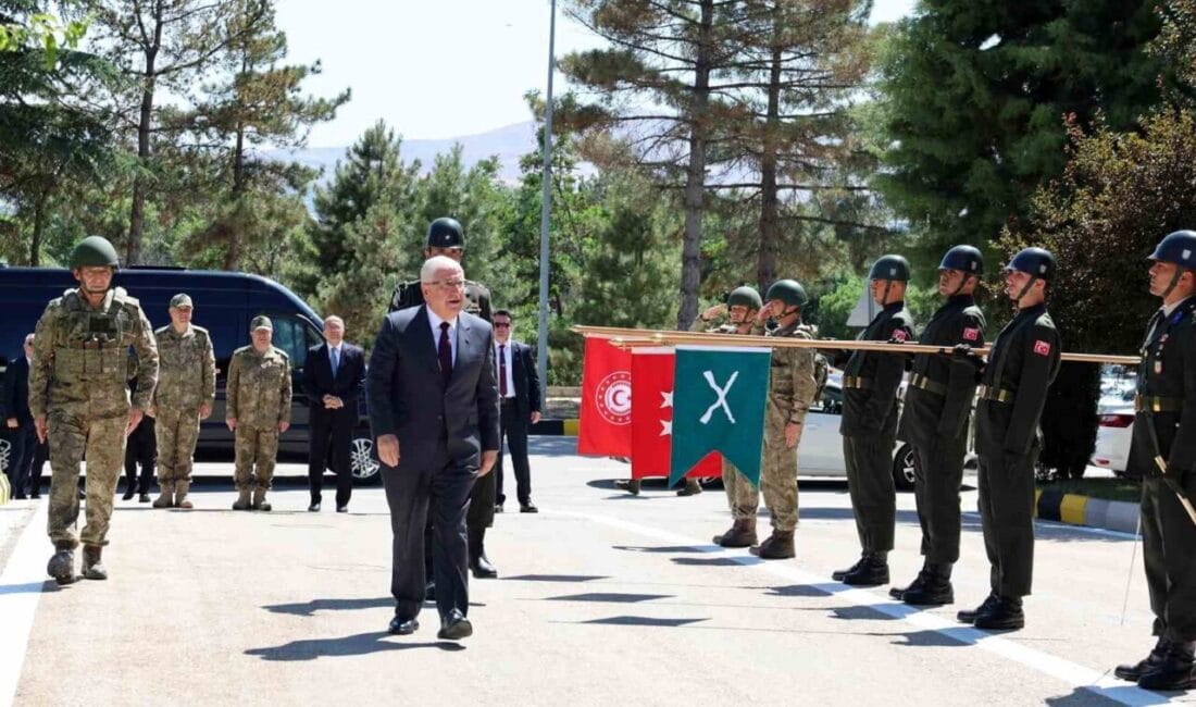 Milli Savunma Bakanı Yaşar Güler, Elazığ’daki 8’inci Kolordu Komutanlığında inceleme