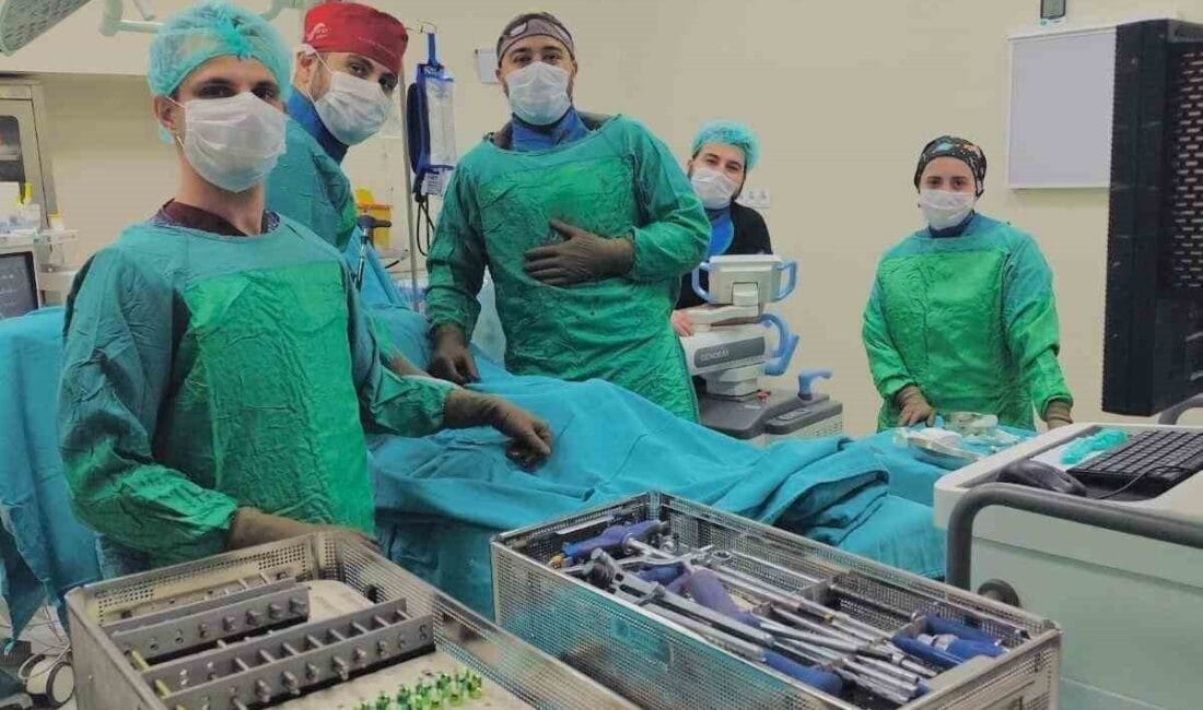 Bel omurundaki kayma probleminden kaynaklı ağrı şikayetiyle Bayburt Devlet Hastanesi’ne