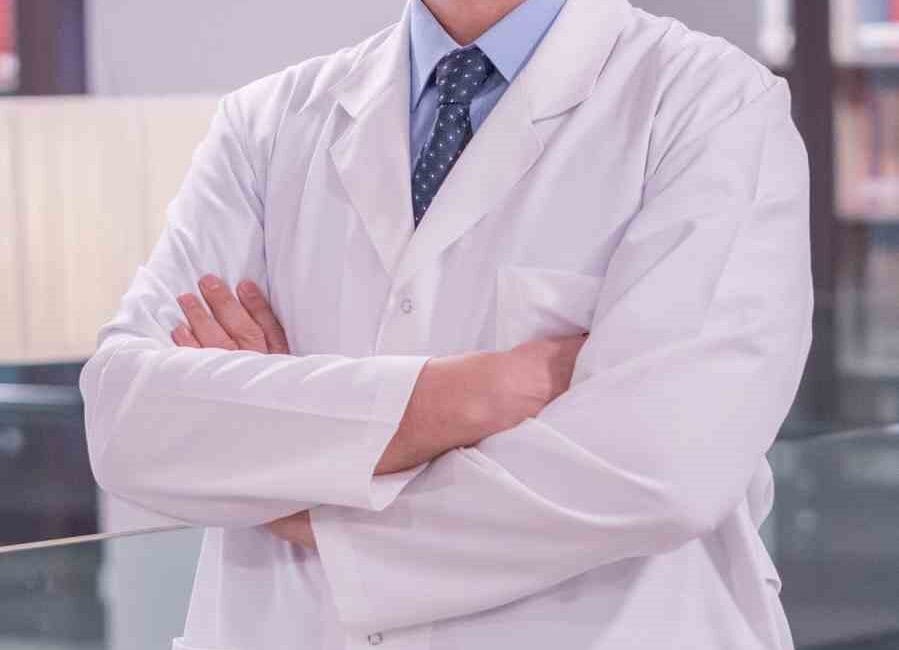 Güven Hastanesi’nde görev yapan Prof. Dr. Altuğ Tuncel, böbrek üstü