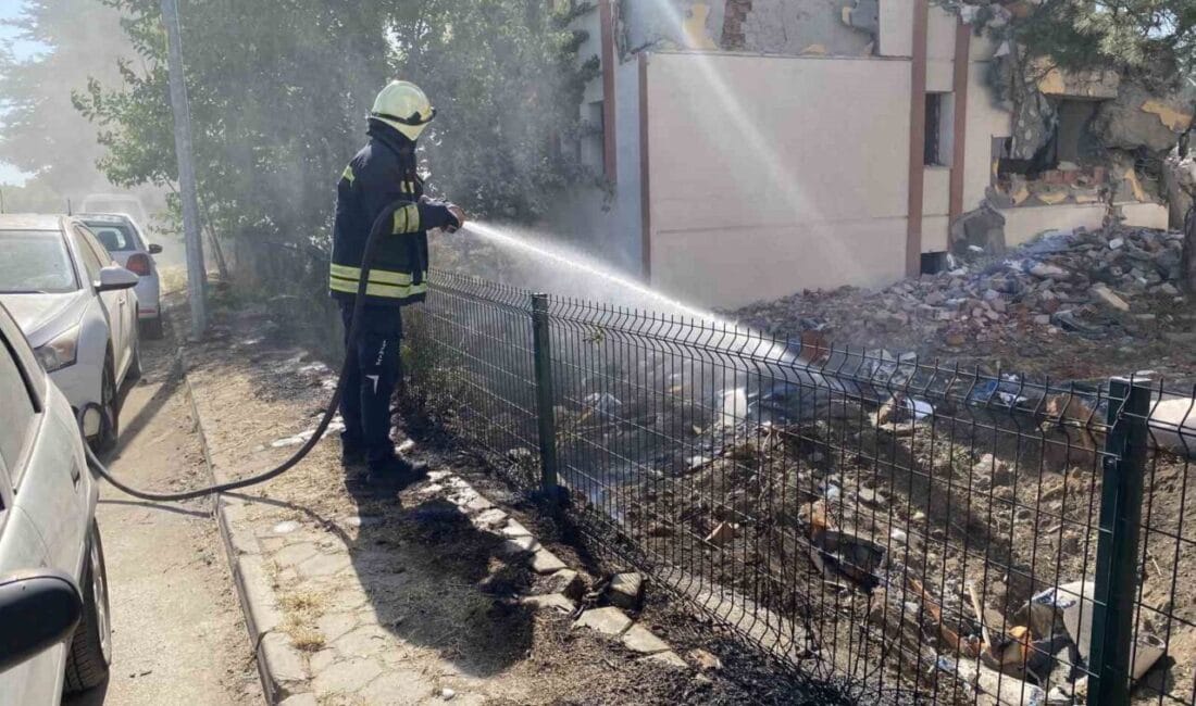 Eskişehir’de boş arazide çıkan yangın itfaiye ekiplerinin müdahalesiyle kısa sürede