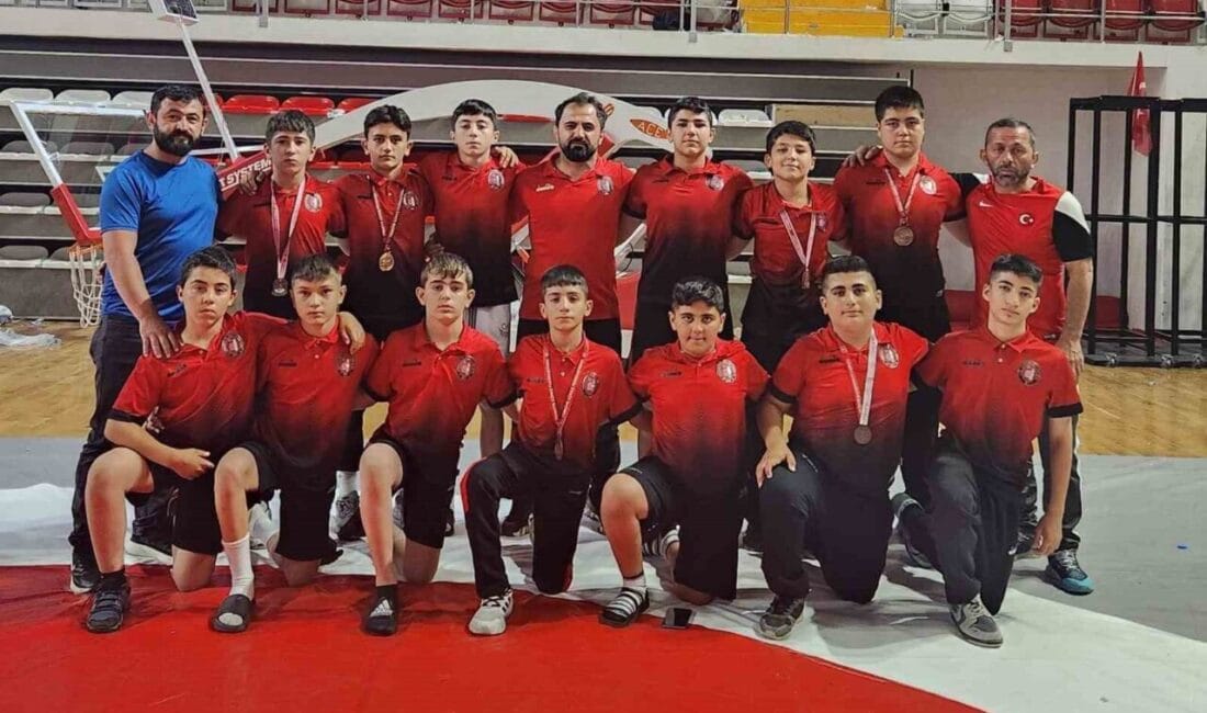 Çorum Belediyesi Spor Kulübü Güreş Takımı, Sivas’ta düzenlenen Minikler Güreş