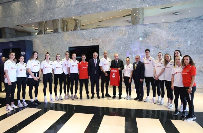Cumhurbaşkanı Recep Tayyip Erdoğan A Milli Kadın Voleybol Takımı ile