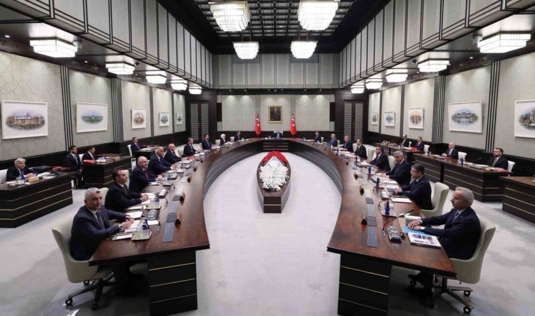 Cumhurbaşkanlığı Kabinesi toplandı Cumhurbaşkanlığı Kabinesi, Cumhurbaşkanı Recep Tayyip Erdoğan başkanlığında toplandı. Cumhurbaşkanlığı Külliyesi’ndeki