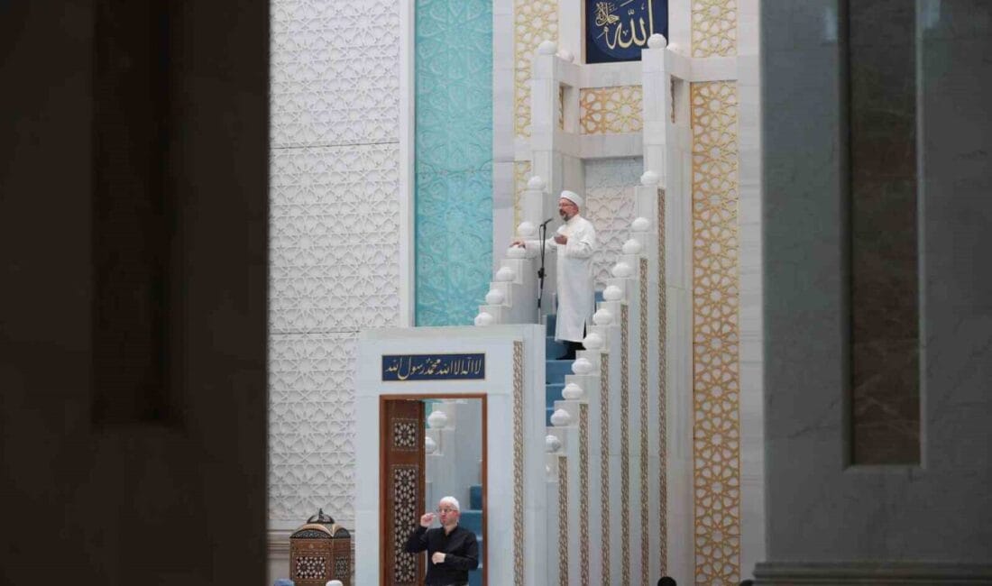 Diyanet İşleri Başkanı Ali Erbaş, Ankara Ahmet Hamdi Akseki Camii’nde
