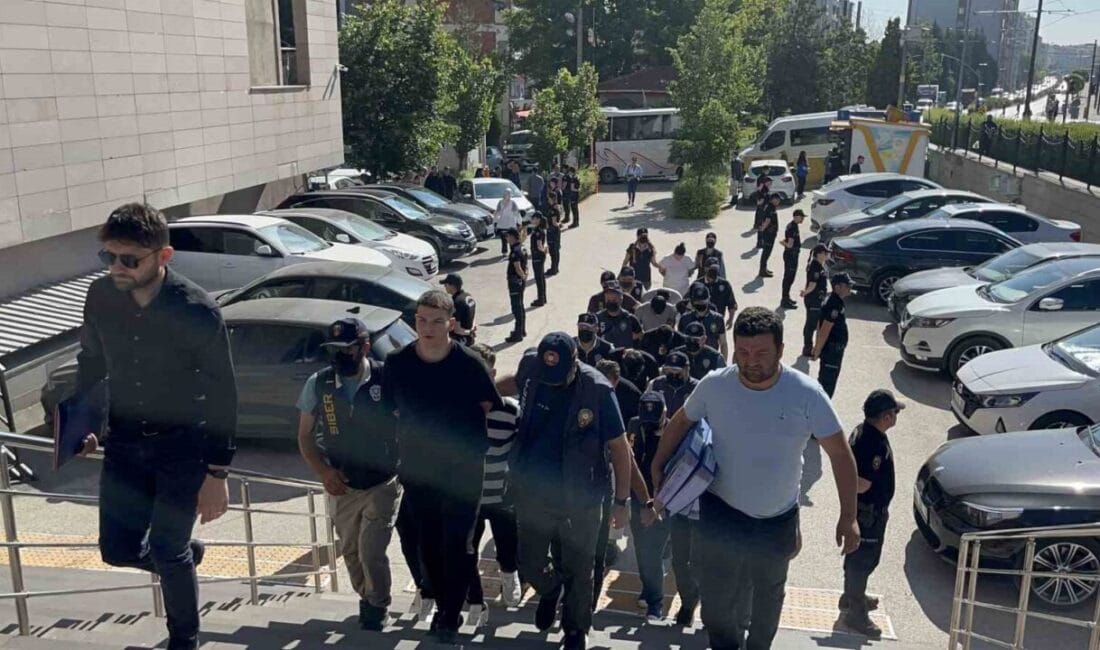 Eskişehir merkezli 3 ilde yapılan dolandırıcı operasyonunda yakalanan 11 şüpheliden