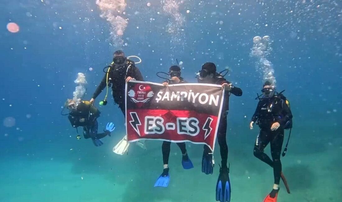 Eskişehirsporlu 7 dalgıçtan oluşan grup, İzmir’de denizde 26 metre derinlikte