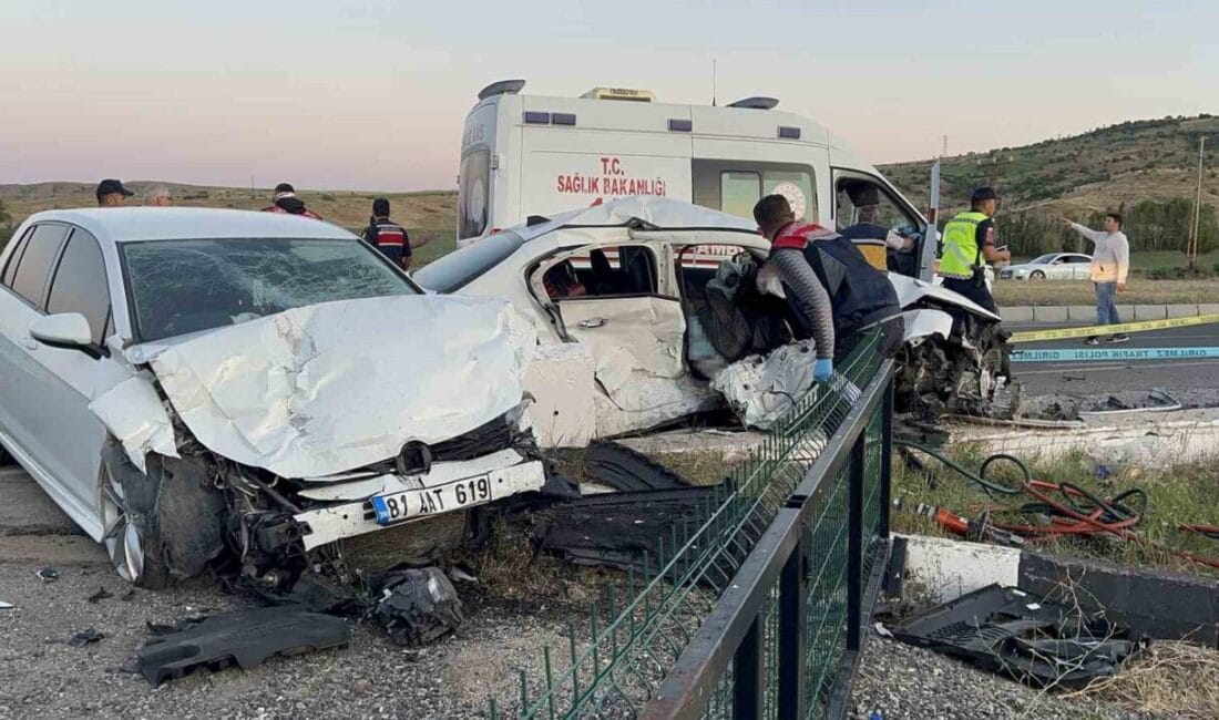 Yozgat’ta iki otomobilin karıştığı trafik kazasında evli çift hayatını kaybetti,