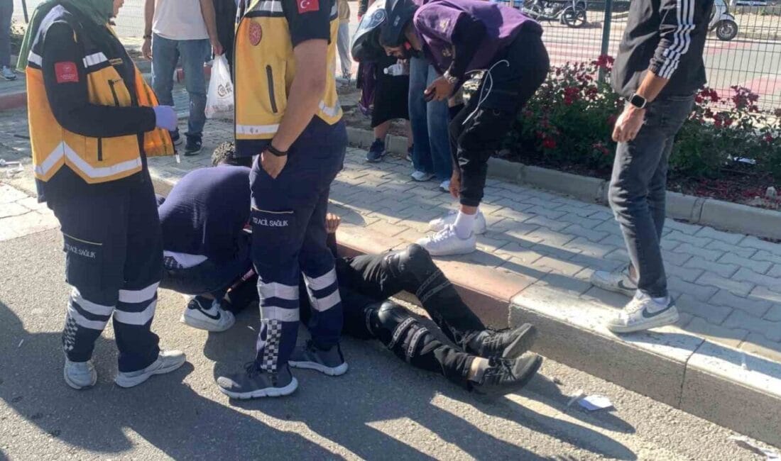 Karaman’da otomobil ile çarpışan motokurye sürücüsü yola savrularak yaralandı. Kaza,