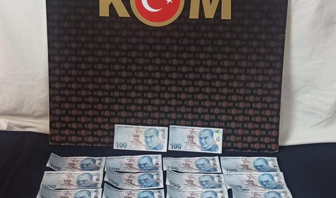 Kastamonu’da polis ekipleri tarafından düzenlenen operasyonda 26 adet 100 TL’lik
