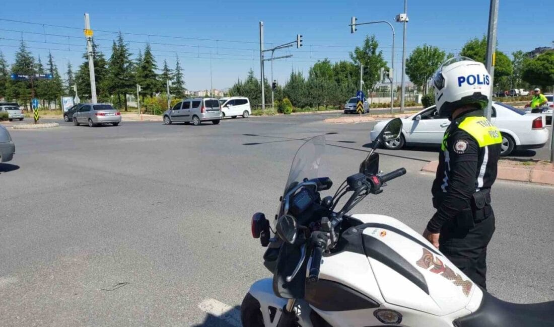 Erciyes Üniversitesi (ERÜ) yerleşkesinde yaklaşık 90 adayı, Kayseri İl Emniyet