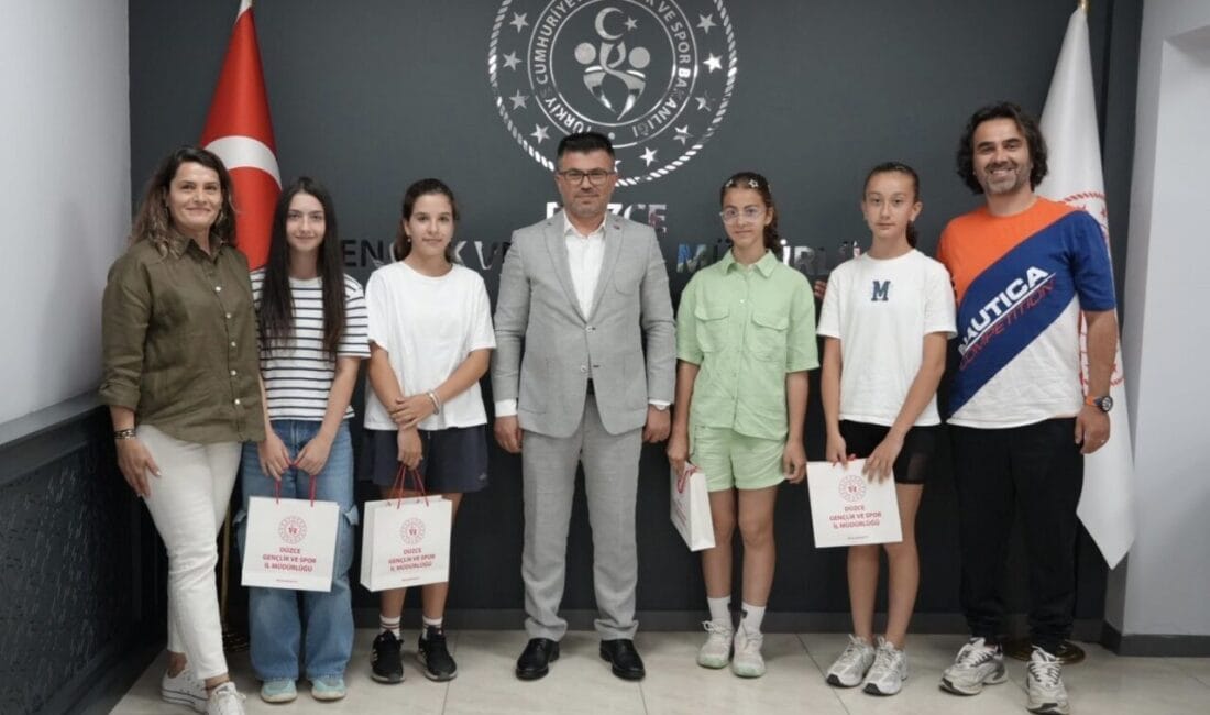 Okul Sporları Küçük Kızlar Tenis Türkiye Şampiyonası’nda Türkiye dördüncülüğü elde