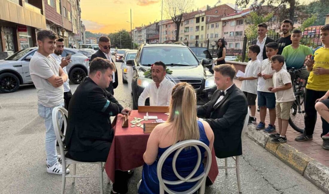 Karabük’ün Yenice ilçesinde gelin alma merasimindeki konvoy, çok ilginç yöntemlerle