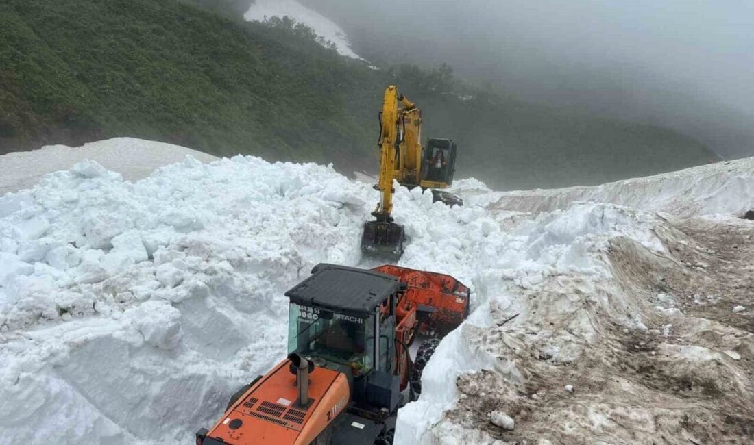 Rize’nin yüksek kesimlerinde kış aylarından kalma çığların temizleme çalışmaları hız