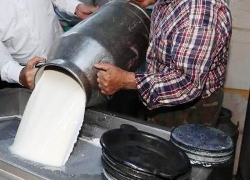 Ticari süt işletmelerince toplanan inek sütü miktarı Nisan ayında yüzde