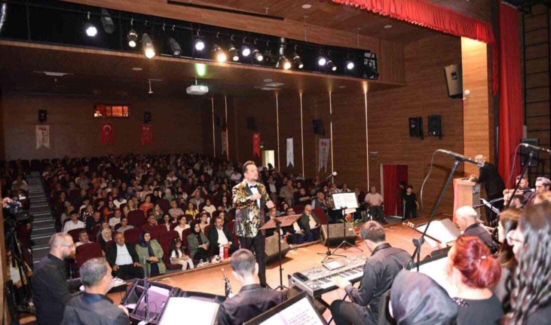 Samsun’un Vezirköprü ilçesinde “Türkülerle Türkiye’m Konseri” düzenlendi. Şef Sertan Turan’ın