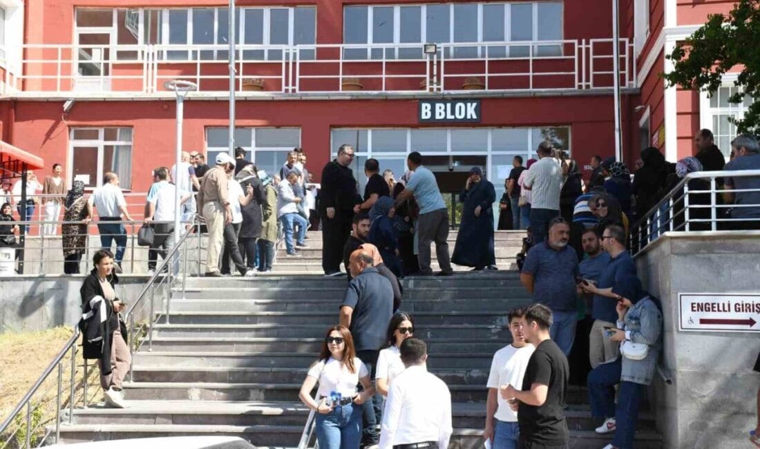 Yükseköğretim Kurumları Sınavı’nın (YKS) ilk oturumu olan Temel Yeterlilik Testi
