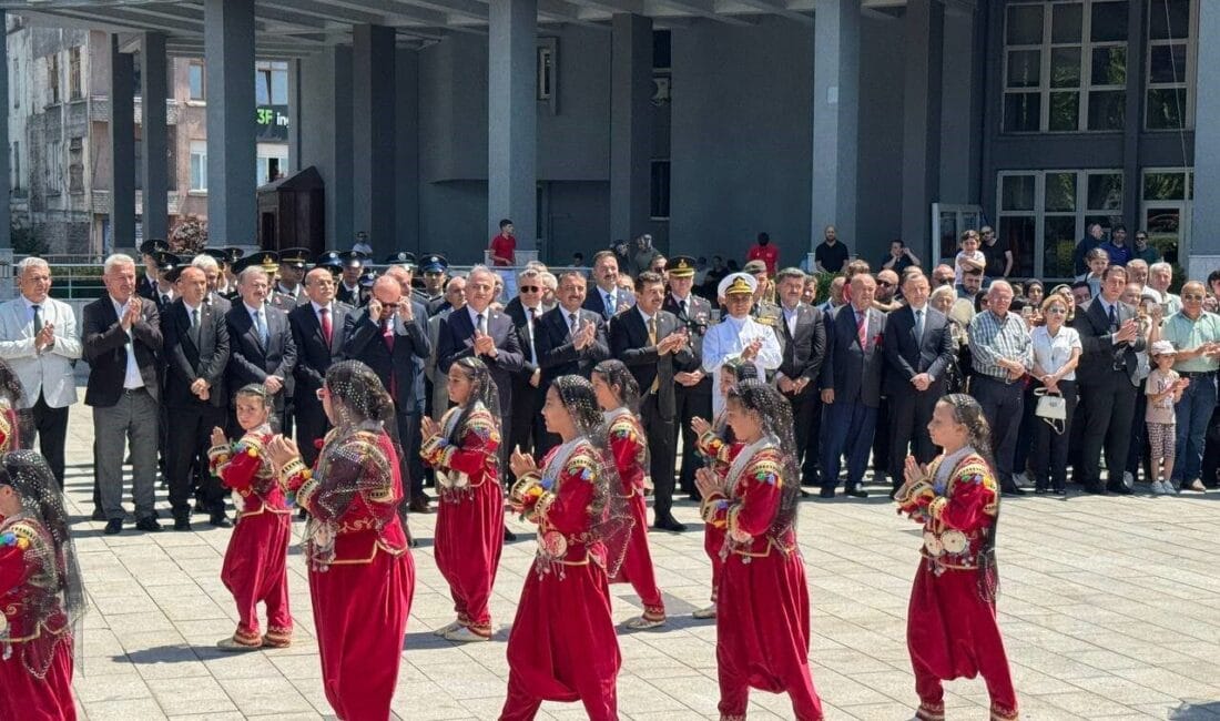 Zonguldak’ın düşman işgalinden kurtuluşunun 104’üncü yıl dönümü nedeniyle Valilik binası